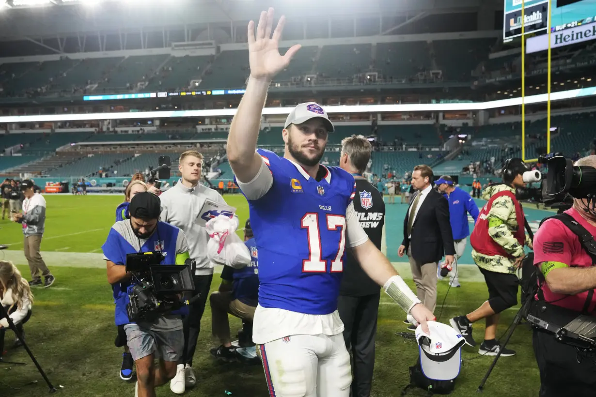 Josh Allen rallies Bills for 21-14 win over Dolphins. Buffalo secures No. 2 seed in AFC