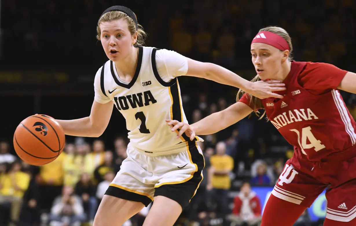 Caitlin Clark stars with 30 as No. 3 Iowa defeats No. 14 Indiana 84-57 before 13,000 despite snow