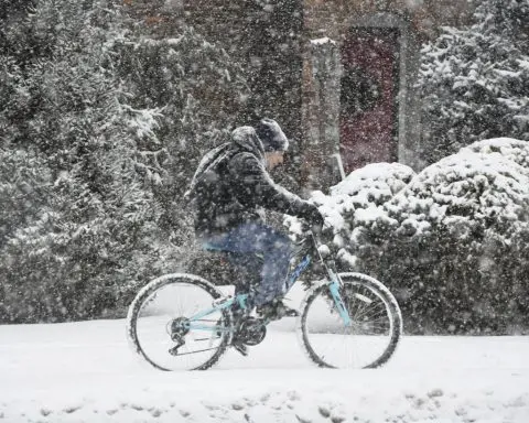 Blizzard conditions bear down on central US, closing schools and highways