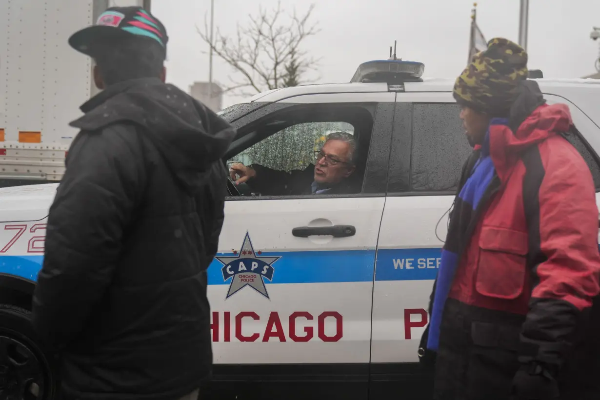 Freezing temperatures complicate Chicago’s struggles to house asylum-seekers