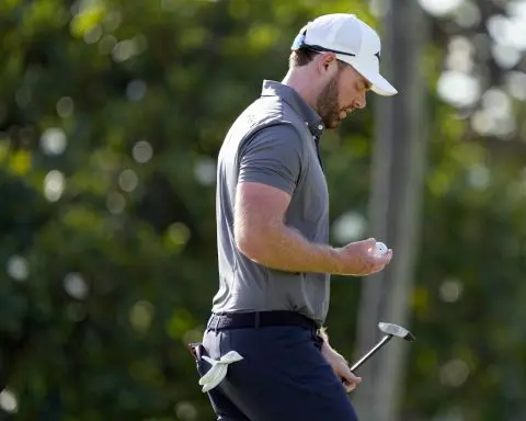 Keegan Bradley, Grayson Murray share lead in Sony Open. It's hardly a two-man race