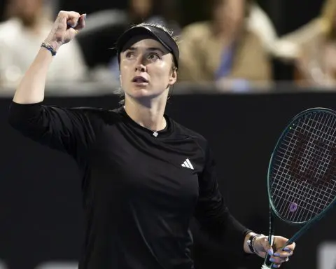 Gauff rallies to beat Svitolina and retain Auckland title