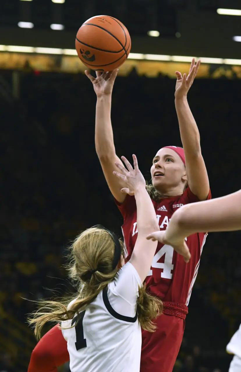 Caitlin Clark stars with 30 as No. 3 Iowa defeats No. 14 Indiana 84-57 before 13,000 despite snow