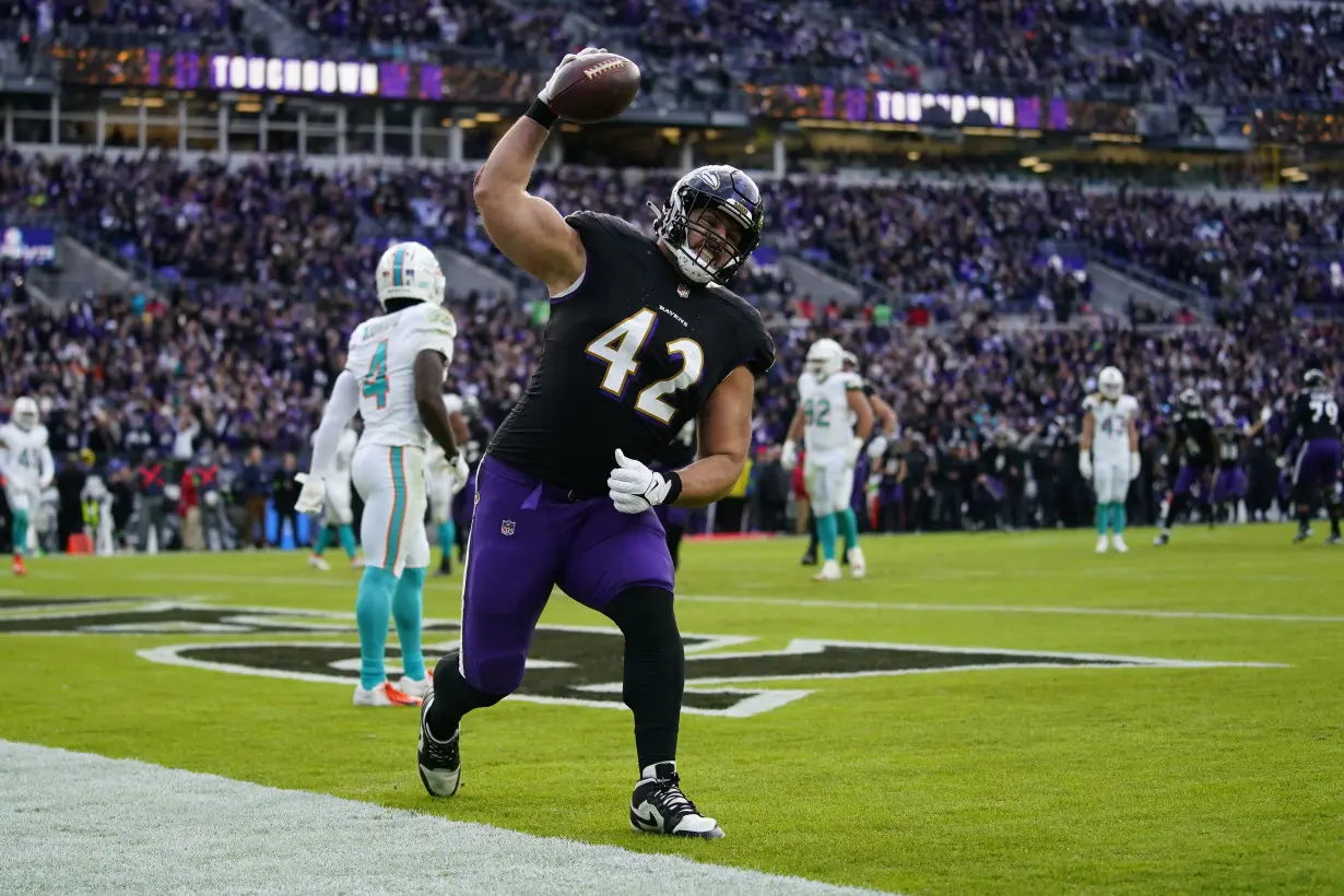 Lamar Jackson's perfect passer rating helps Ravens rout Dolphins 56-19 to clinch top seed in AFC