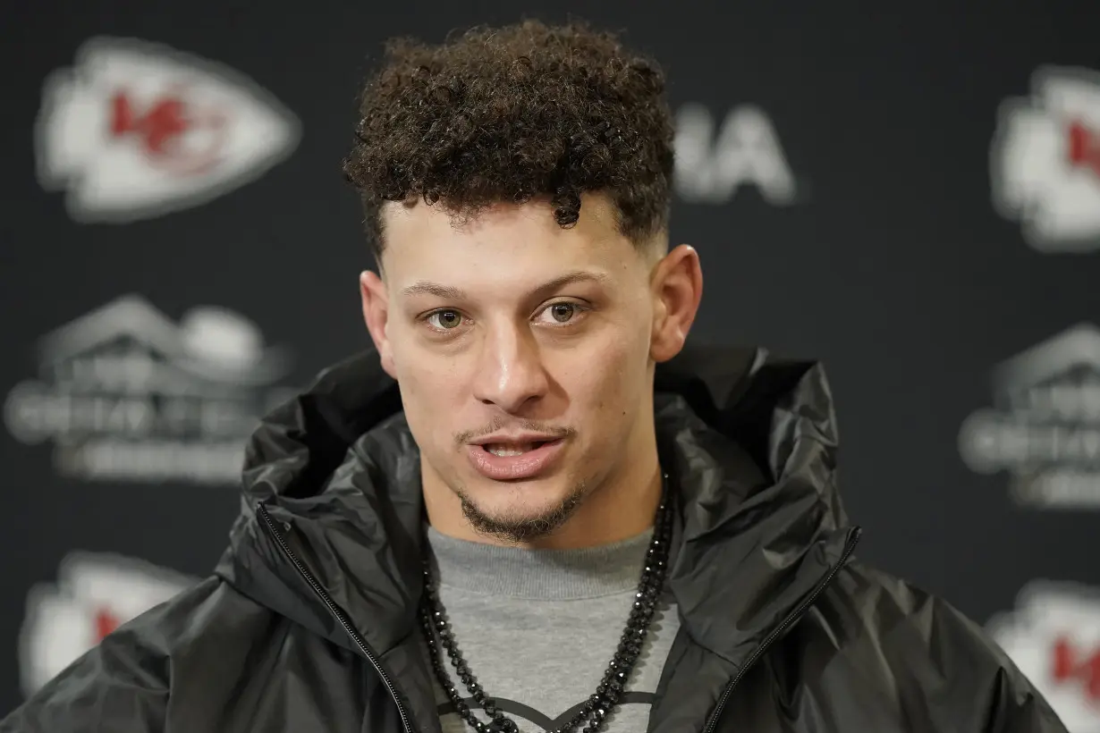 Chiefs' Patrick Mahomes hitting the road for first time in the playoffs to play Buffalo