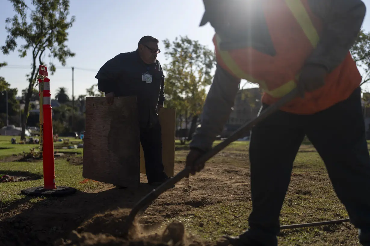 Los Angeles County has thousands of ‘unclaimed dead.’ These investigators retrace their lives