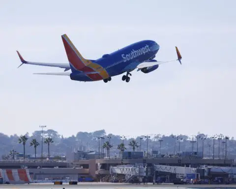 Southwest Airlines removes MAX 7 from 2024 plans, cuts delivery forecast from Boeing