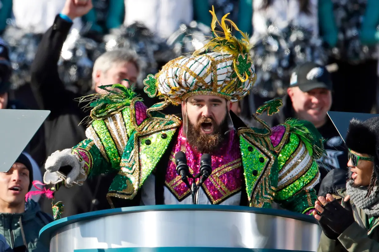 Eagles Kelce Retires Football