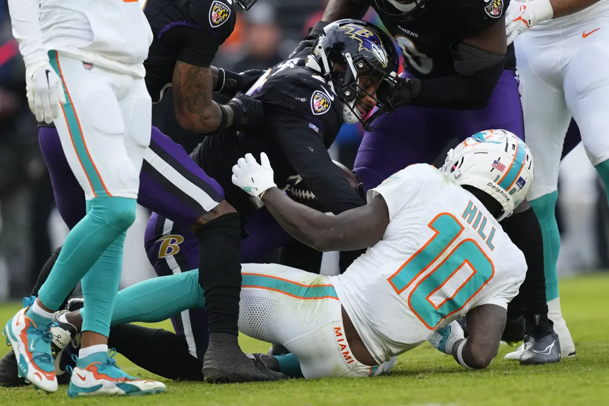 Lamar Jackson's perfect passer rating helps Ravens rout Dolphins 56-19 to clinch top seed in AFC