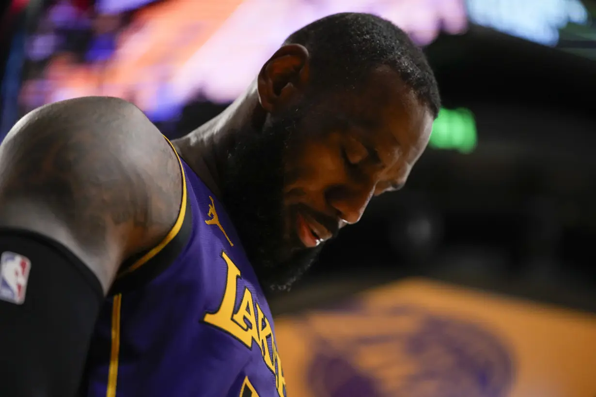Frustrated LeBron sounds off on Lakers' struggles after 10th loss in 13 games, 127-113 to Memphis