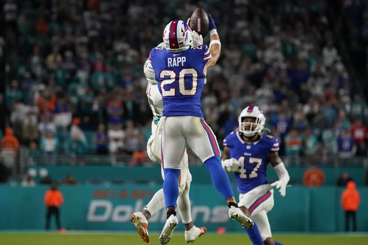 Josh Allen rallies Bills for 21-14 win over Dolphins. Buffalo secures No. 2 seed in AFC