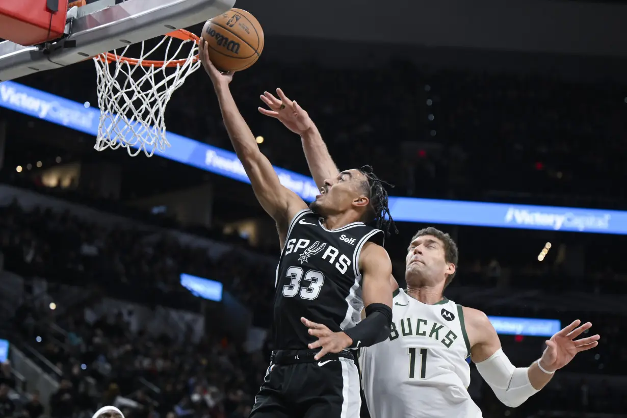 Antetokounmpo has 44 points, 14 rebounds, Bucks overcome Wembanyama, Spurs, 125-121