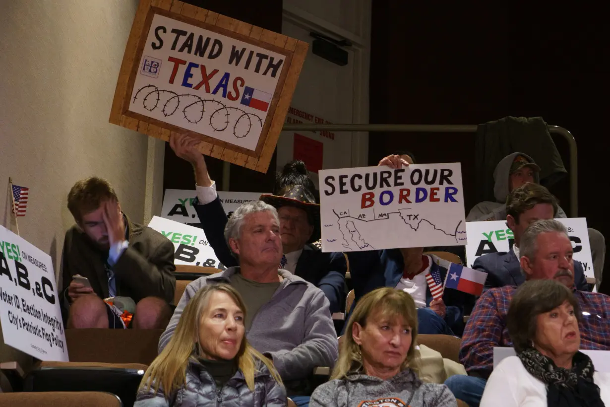 Yes and No suppporters gather at Huntington Beach City Council meeting