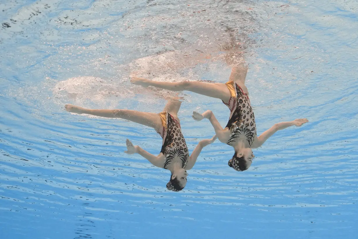 Twins Wang Liuyi and Wang Qianyi of China claim another artistic swimming gold at worlds