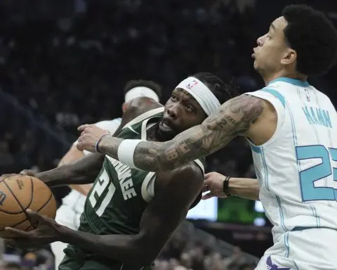 Bucks roll to 123-85 blowout of Hornets for their third consecutive victory