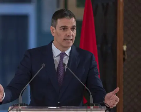 Spain’s prime minister meets with Morocco’s king and discusses migration and the Israel-Hamas war