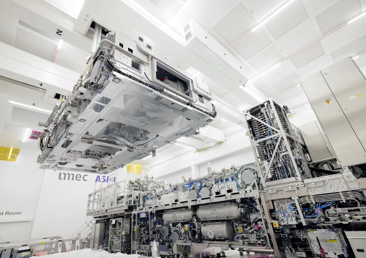 ASML's next chip challenge: rollout of its new $350 million 'High NA EUV' machine