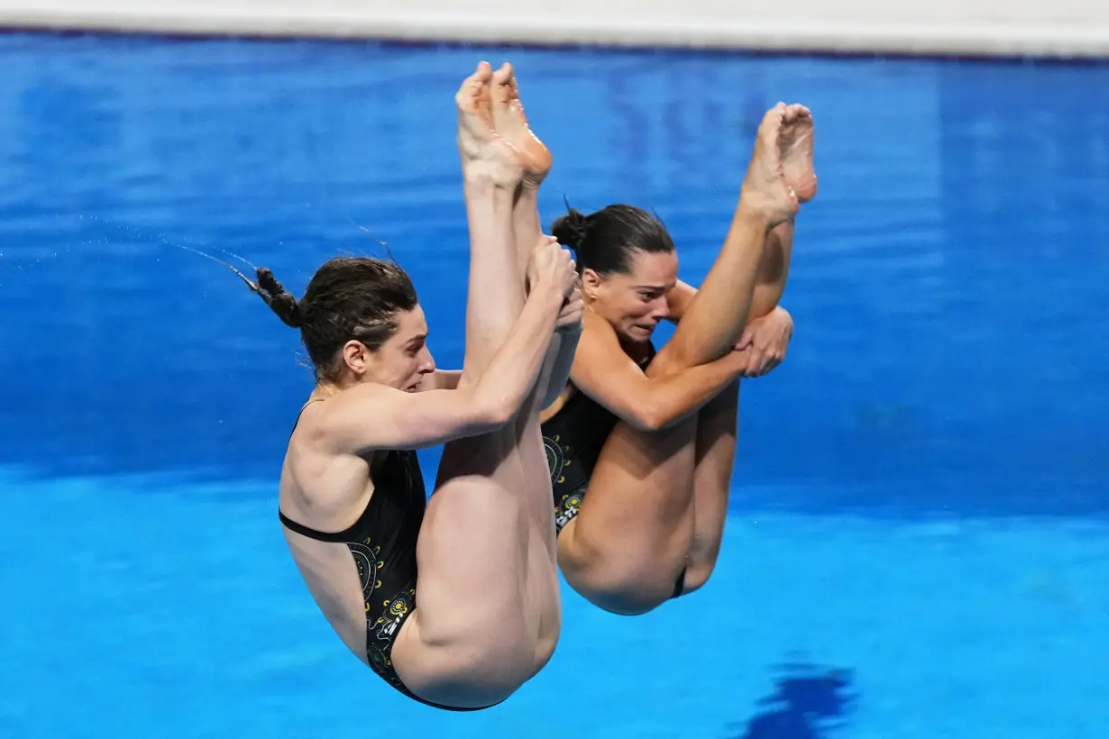 China's Chen and Chang win 3rd straight world title in women's synchronized springboard