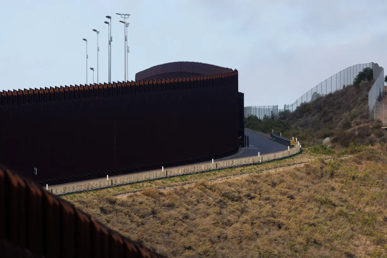 Border wall between United States and Mexico