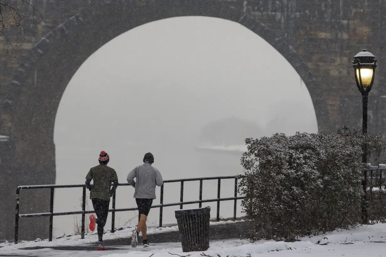 Globe breaks heat record for 8th straight month. Golfers get to play in Minnesota's 'lost winter'