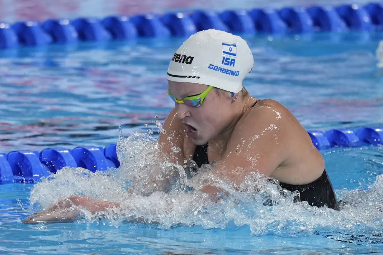 American Hunter Armstrong gets 2 more medals on final day of swim worlds. Israeli swimmer is jeered