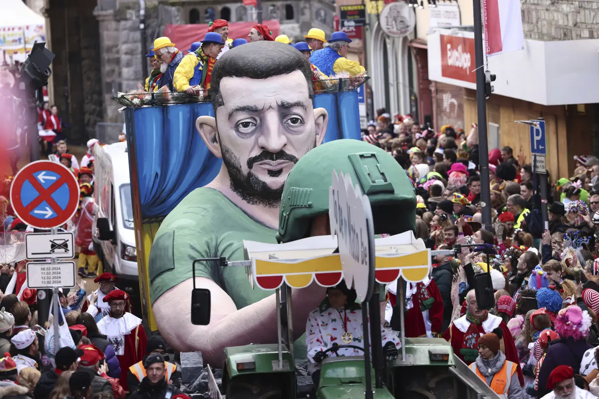 Floats at Germany's Carnival parades satirize leading political figures