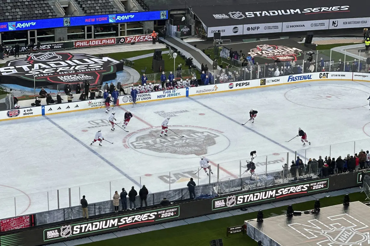 Flyers, Rangers, Devils test the ice at MetLife Stadium in practices