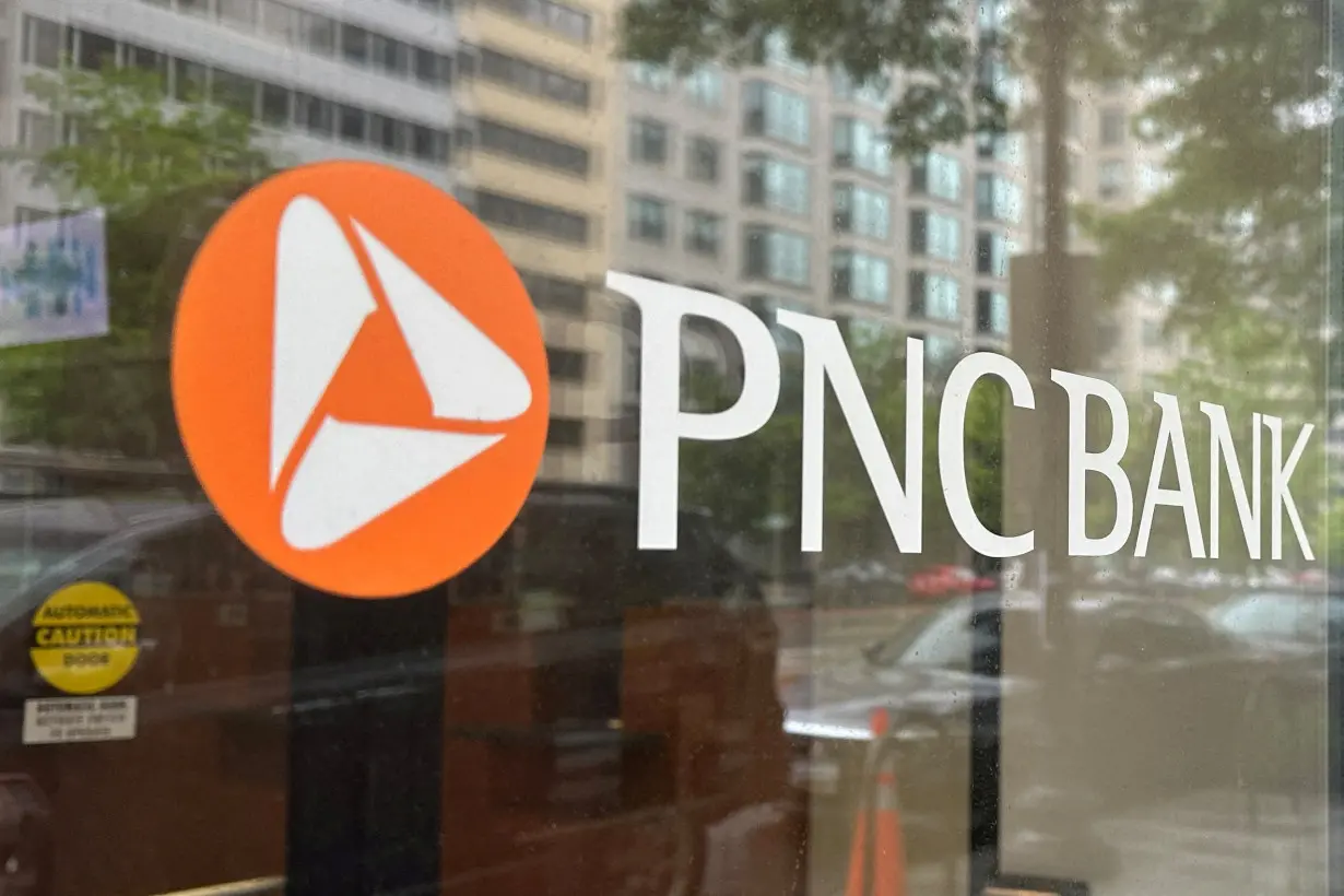 FILE PHOTO: Branch of PNC Bank, a subsidiary of PNC Financial Services Group, in Washington