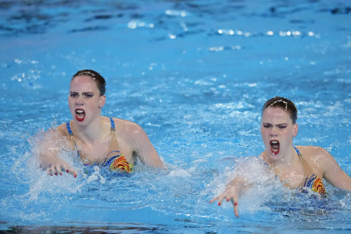 Twins Wang Liuyi and Wang Qianyi of China claim another artistic swimming gold at worlds