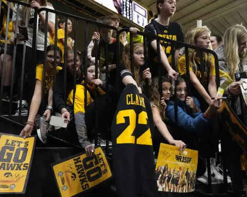 Hannah Stuelke drops 47, Caitlin Clark within 39 points of scoring record as No. 2 Iowa tops Penn St