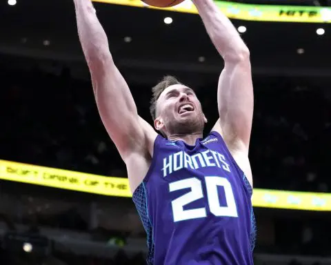 Hornets trading Gordon Hayward to Thunder for 3 players, 2 second round draft picks, AP source says