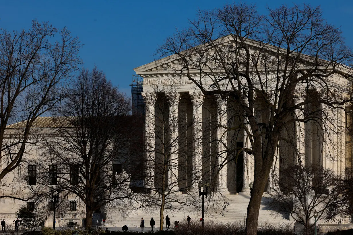 FILE PHOTO: U.S. Supreme Court building in Washington