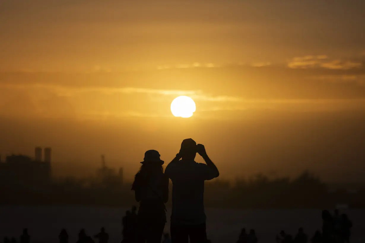 Globe breaks heat record for 8th straight month. Golfers get to play in Minnesota's 'lost winter'