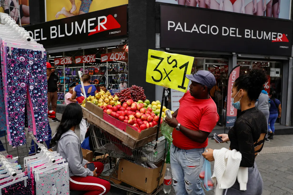 FILE PHOTO: Rising dollar may stymie Venezuela's efforts to combat inflation