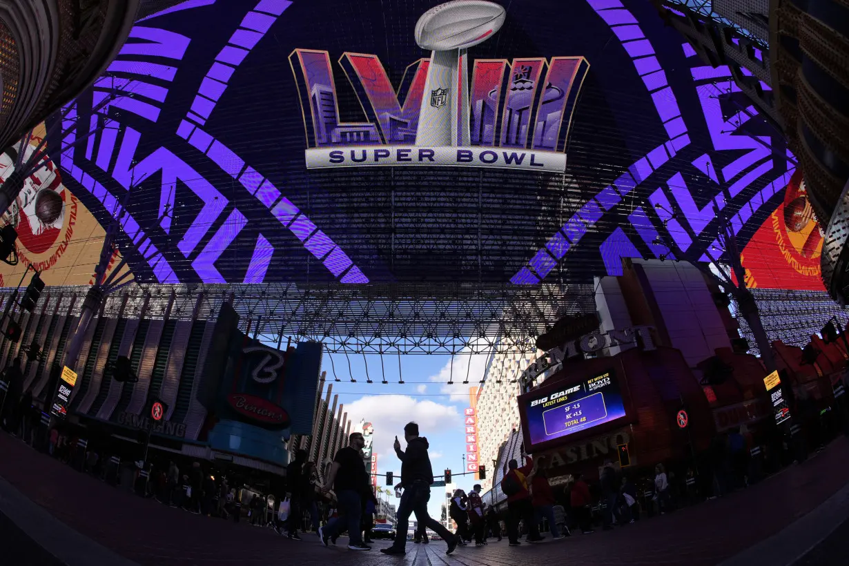 Super Bowl Live Updates | Chiefs, 49ers, Taylor Swift and more