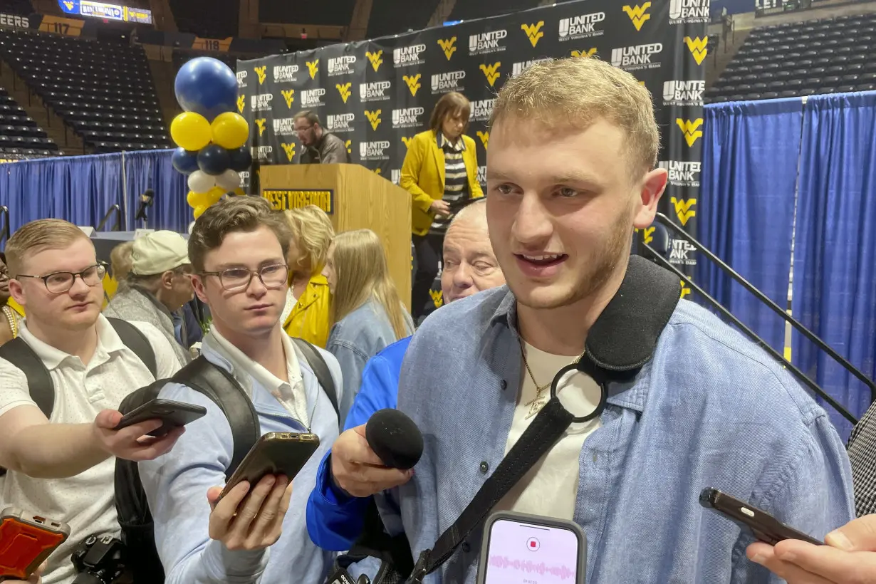 LA Post: Star guard Tucker DeVries is transferring from Drake to join his dad at West Virginia