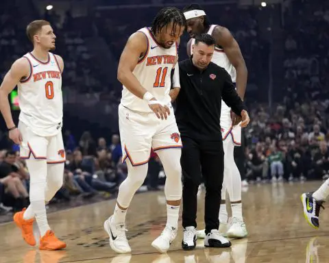 Knicks All-Star guard Jalen Brunson injures left leg on non-contact play against Cavaliers