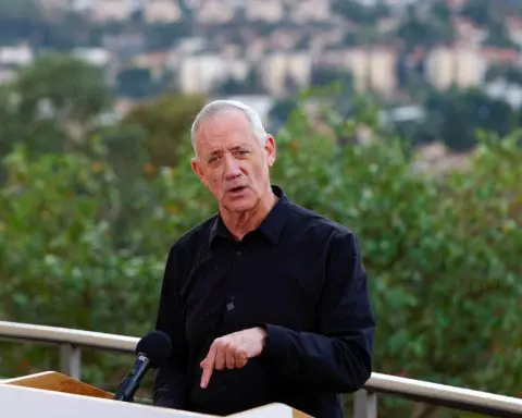 Israel's Gantz tests Netanyahu partnership in Washington