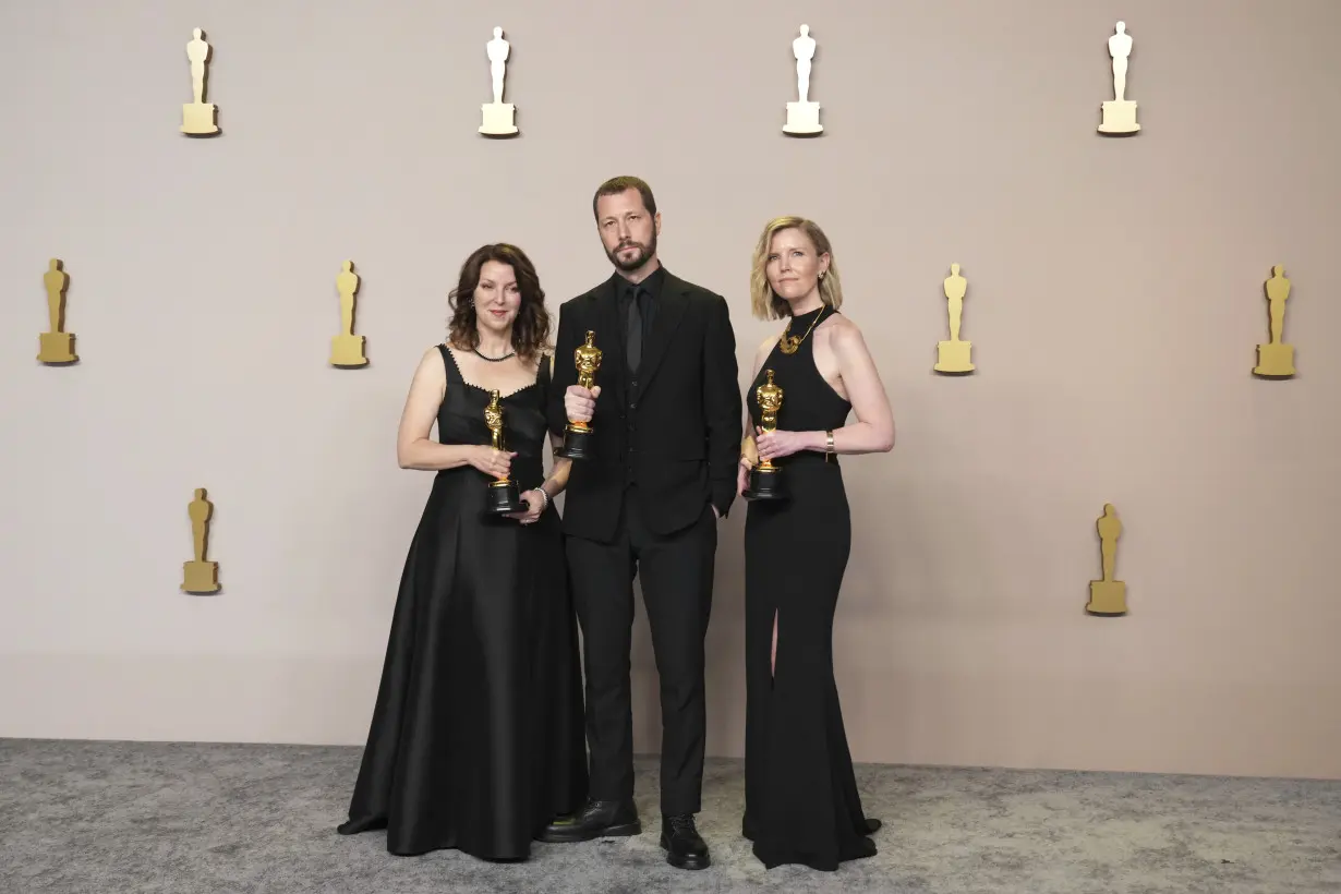 Oscars international broadcast cuts '20 Days in Mariupol' win, sparking criticism in Ukraine