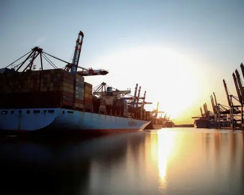 Shipping industry faces fuel dilemma in bid to cut emissions