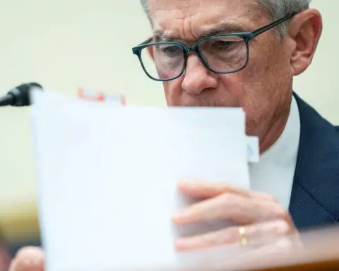 Analysis-'Worst case’ inflation fears threaten bond market calm as Powell addresses lawmakers