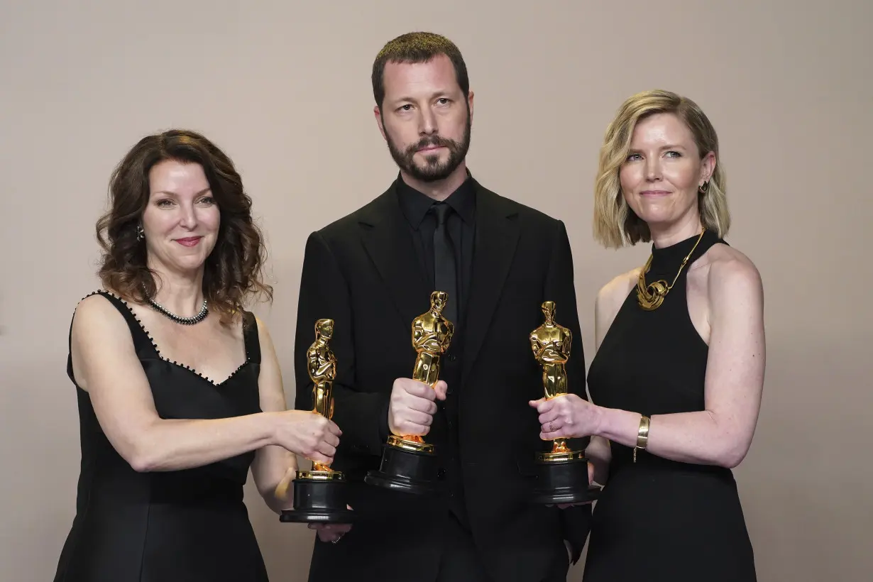 Oscars international broadcast cuts '20 Days in Mariupol' win, sparking criticism in Ukraine