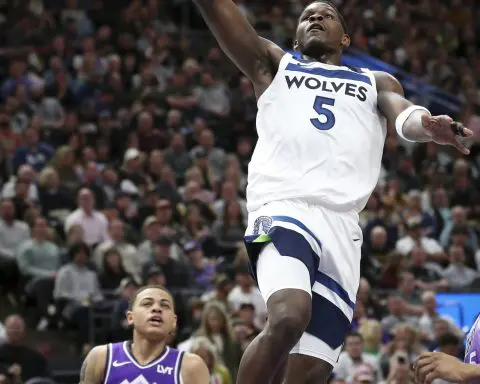 Anthony Edwards throws down huge dunk over John Collins in Timberwolves' win against Jazz