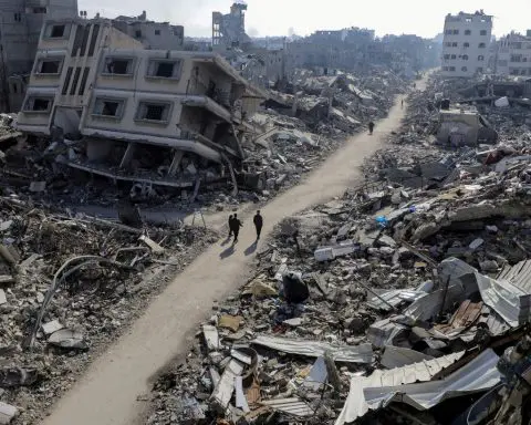 Hamas tells mediators it will stick to original position on ceasefire