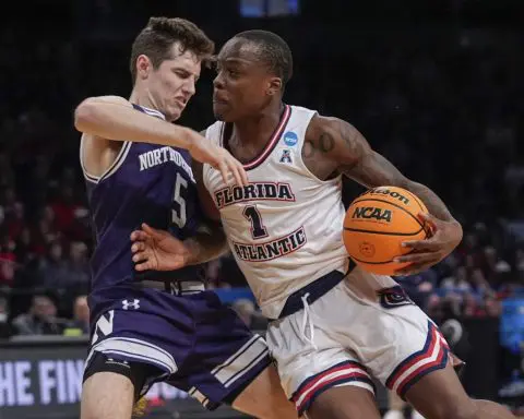 March Madness: Langborg lights it up in OT as Northwestern beats Florida Atlantic 77-65 in East