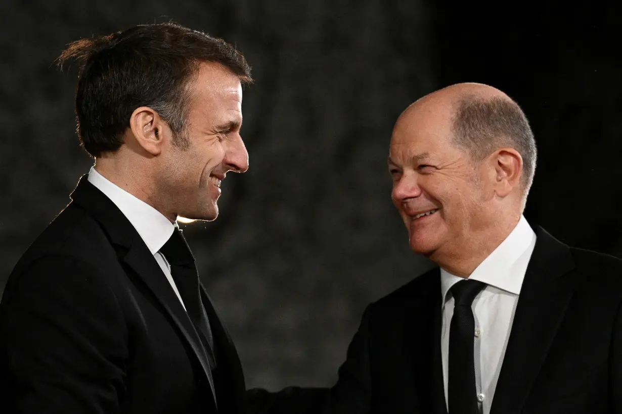 FILE PHOTO: German Chancellor Olaf Scholz receives French President Macron in Berlin