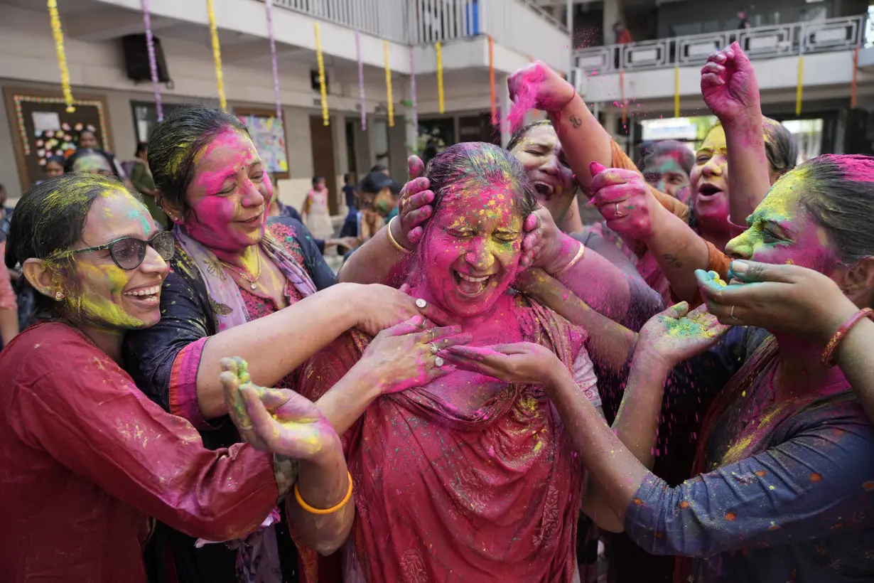 Holi Explainer