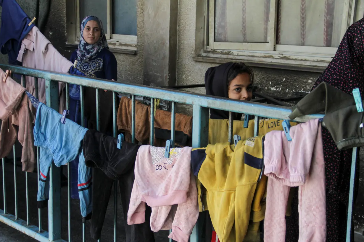 Displaced Palestinians shelter at an UNRWA school in Jabalia refugee camp in the northern Gaza Strip