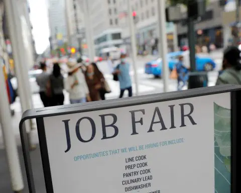 US weekly jobless claims unexpectedly fall