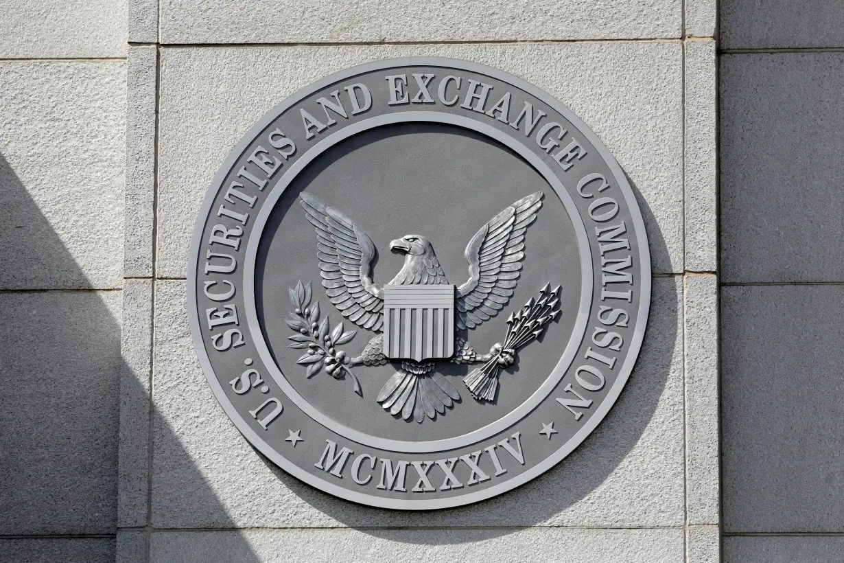 FILE PHOTO: The seal of the U.S. Securities and Exchange Commission (SEC) is seen at their headquarters in Washington, D.C., U.S., May 12, 2021. REUTERS/Andrew Kelly/